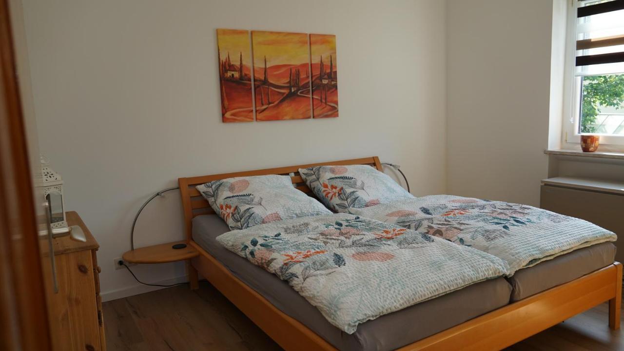 Grosse Helle Ferienwohnung Mit Balkon, Ruhig Gelegen Mit Guter Verkehrsanbindung Bad Berneck im Fichtelgebirge Exterior foto