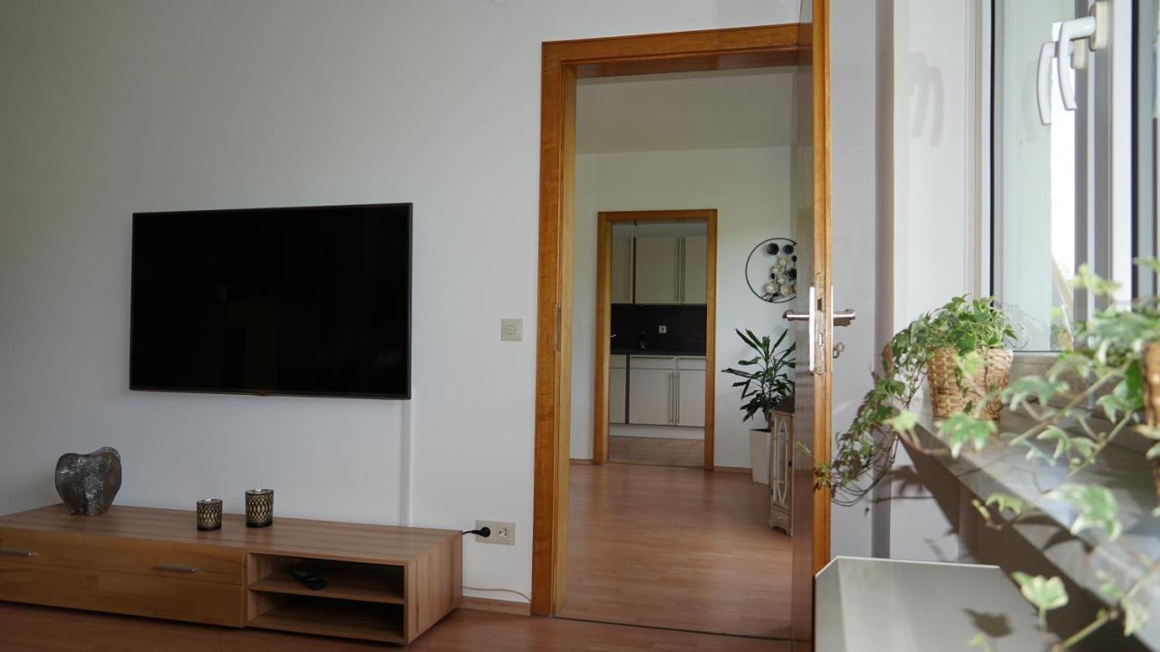 Grosse Helle Ferienwohnung Mit Balkon, Ruhig Gelegen Mit Guter Verkehrsanbindung Bad Berneck im Fichtelgebirge Exterior foto