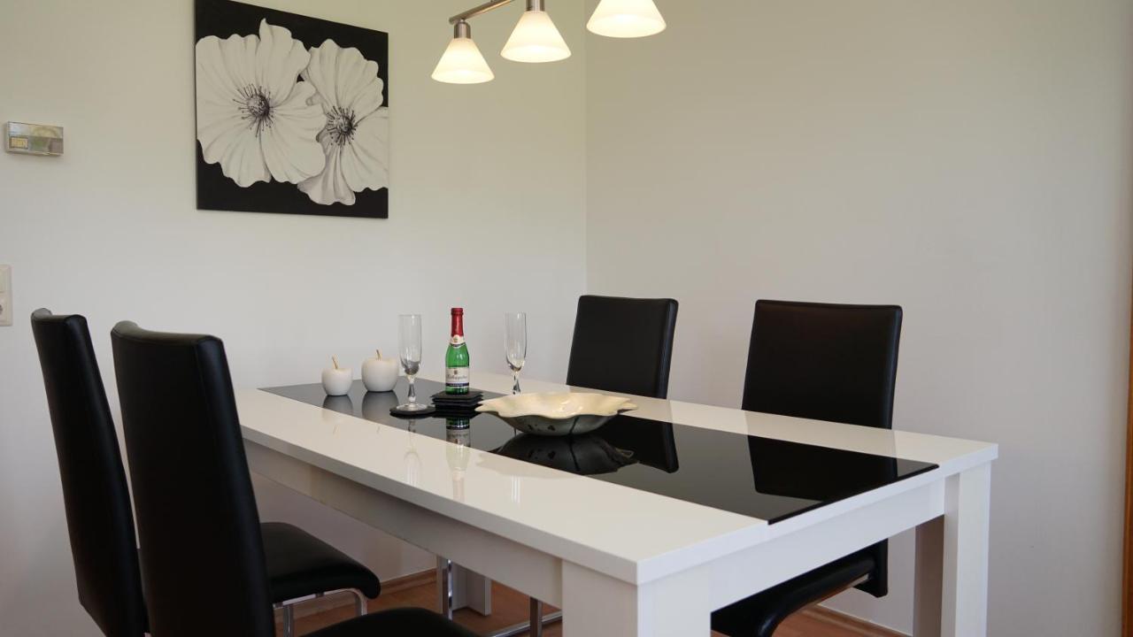 Grosse Helle Ferienwohnung Mit Balkon, Ruhig Gelegen Mit Guter Verkehrsanbindung Bad Berneck im Fichtelgebirge Exterior foto