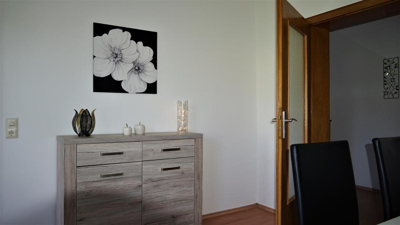 Grosse Helle Ferienwohnung Mit Balkon, Ruhig Gelegen Mit Guter Verkehrsanbindung Bad Berneck im Fichtelgebirge Exterior foto