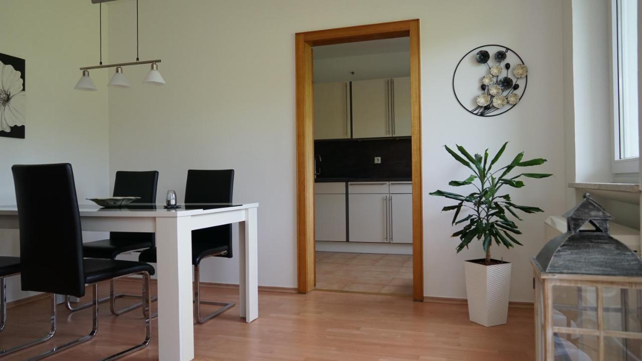 Grosse Helle Ferienwohnung Mit Balkon, Ruhig Gelegen Mit Guter Verkehrsanbindung Bad Berneck im Fichtelgebirge Exterior foto