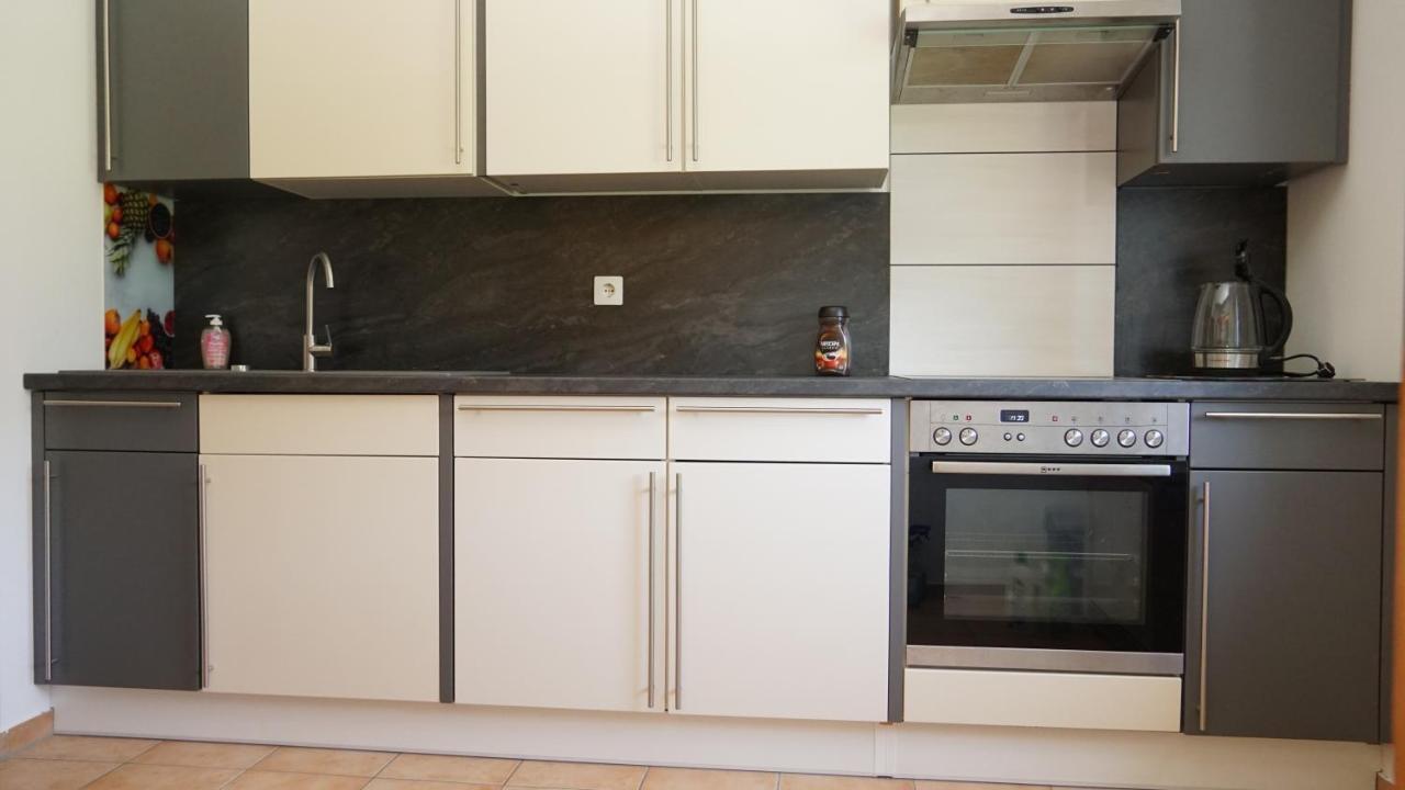 Grosse Helle Ferienwohnung Mit Balkon, Ruhig Gelegen Mit Guter Verkehrsanbindung Bad Berneck im Fichtelgebirge Exterior foto